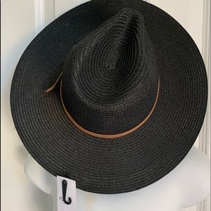 Boho new straw hat NWT- perfect for festivals, the beach, or just around town.